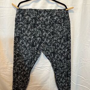 Lululemon Athletica Black and White Floral Leggings